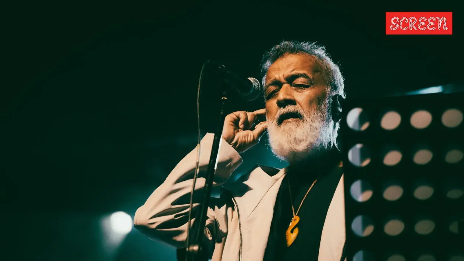 Lucky Ali’s burial-cloth remark turns a concert into a viral faith moment