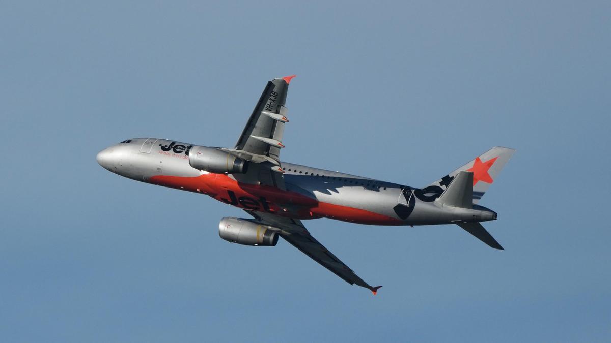 Sydney tarmac near-miss puts airport safety under fresh scrutiny