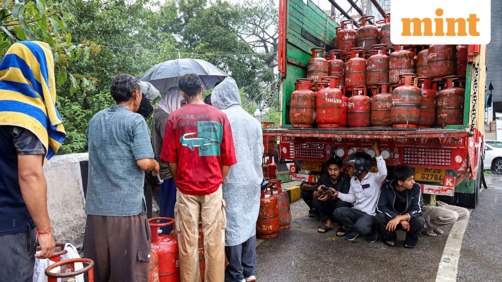 India’s PSU oil firms’ LPG under-recoveries cross Rs 59,000 crore as government holds cylinder price